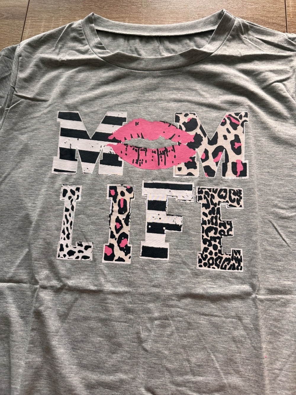 Mom Life Graphic Tee - Picture 3 of 5